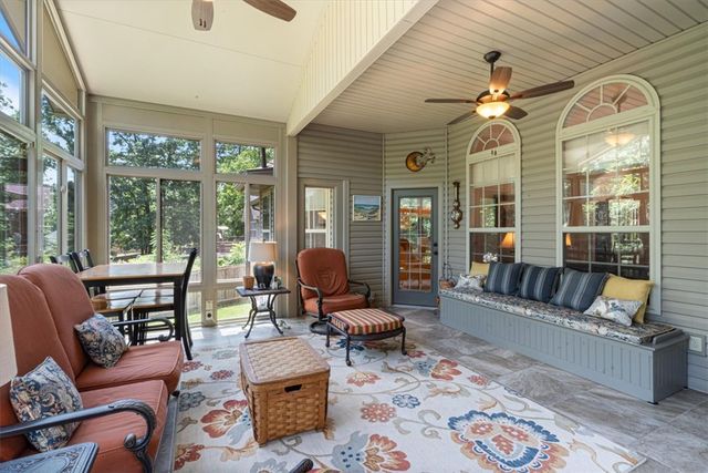 4 Brougham Lane, Bella Vista, AR 72714
