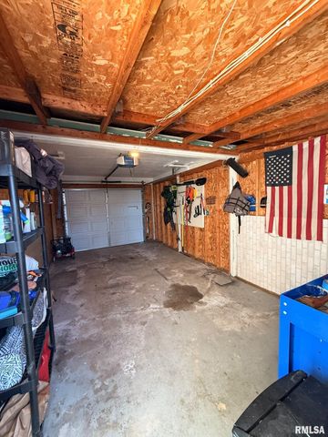 208 S MEADOWVIEW Lane, Washington, IL 61571
