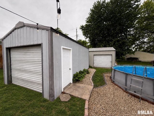208 S MEADOWVIEW Lane, Washington, IL 61571
