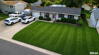 208 S MEADOWVIEW Lane, Washington, IL 61571