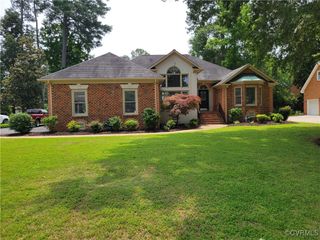 113 Comstock Dr, Colonial Heights, VA 23834