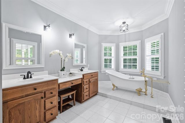9470 Hutchinson Lane, Charlotte, NC 28216