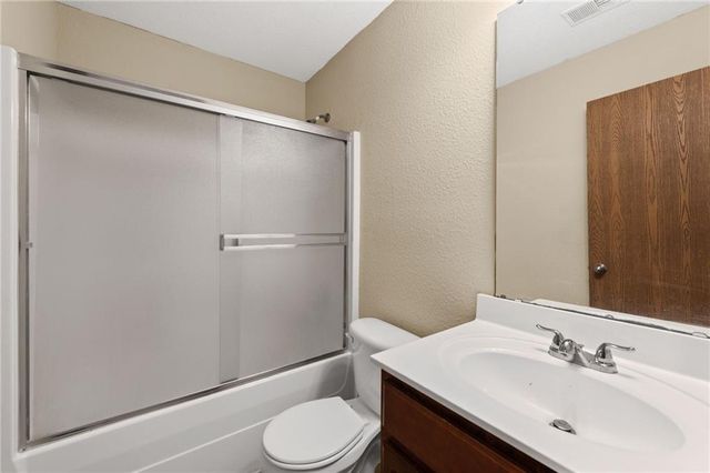 1640 SW Madison Street, Lee's Summit, MO 64081