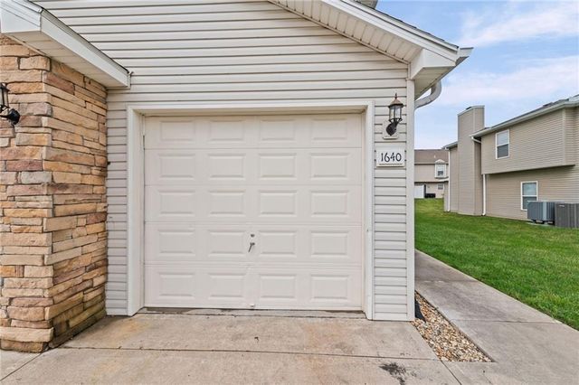 1640 SW Madison Street, Lee's Summit, MO 64081