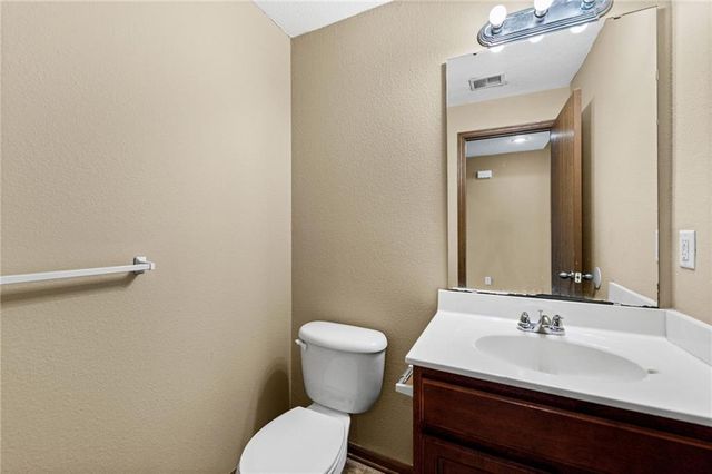 1640 SW Madison Street, Lee's Summit, MO 64081