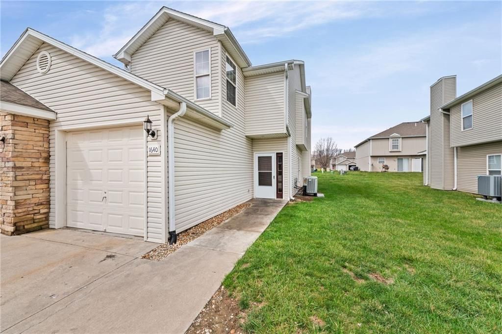 1640 SW Madison Street, Lee's Summit, MO 64081