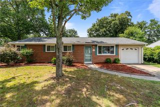 135 Goldcrest DR, Chesapeake, VA 23325