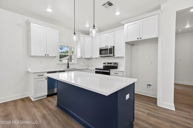 201 Tarpon Street, 201, Waveland, MS 39576