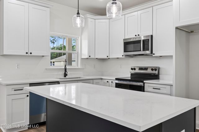 201 Tarpon Street, 201, Waveland, MS 39576