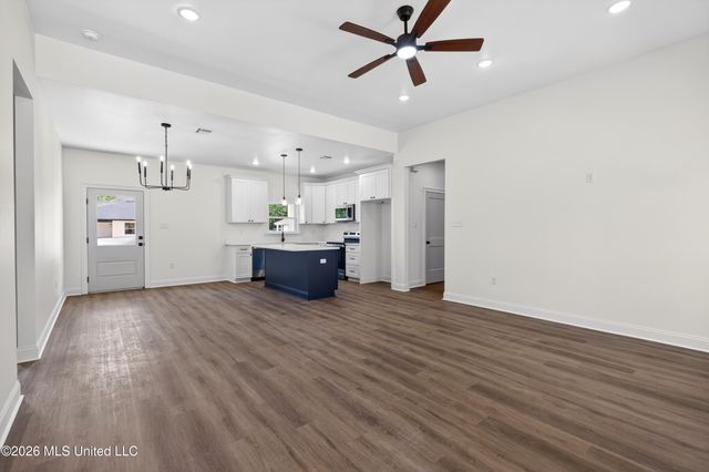 201 Tarpon Street, 201, Waveland, MS 39576