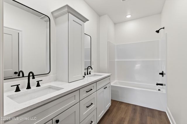 201 Tarpon Street, 201, Waveland, MS 39576
