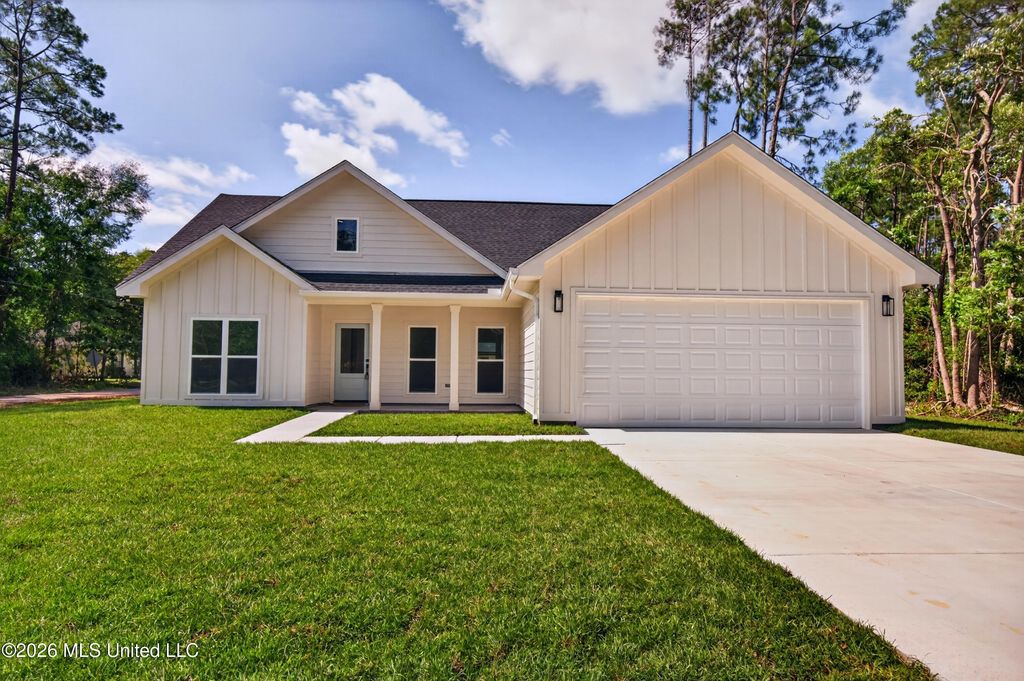 201 Tarpon Street, 201, Waveland, MS 39576
