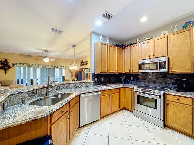 11273 KAPOK GRAND CIRCLE, Madeira Beach, FL 33708