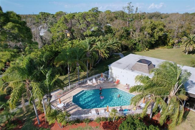 11273 KAPOK GRAND CIRCLE, Madeira Beach, FL 33708