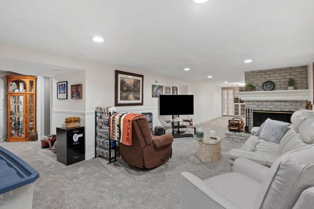 3719 N Thornwood Avenue, Davenport, IA 52806