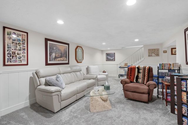 3719 N Thornwood Avenue, Davenport, IA 52806