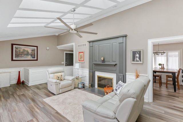 3719 N Thornwood Avenue, Davenport, IA 52806