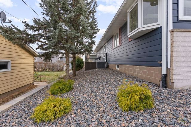 3719 N Thornwood Avenue, Davenport, IA 52806