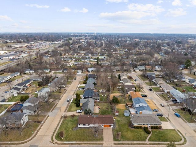 3719 N Thornwood Avenue, Davenport, IA 52806