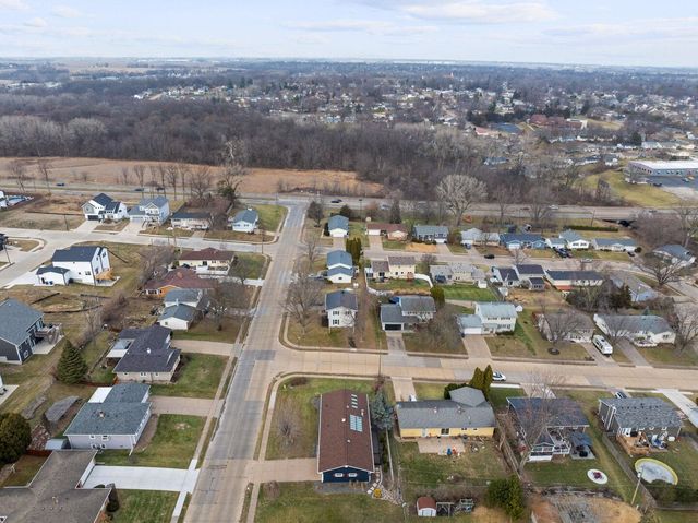 3719 N Thornwood Avenue, Davenport, IA 52806