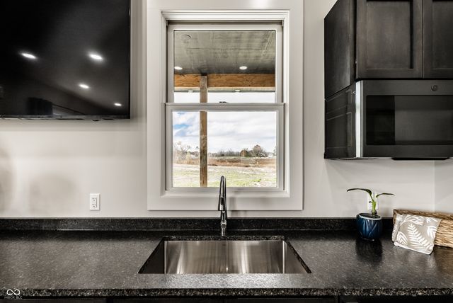 440 S 800 E, Zionsville, IN 46077