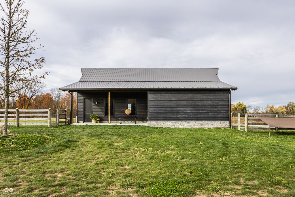 440 S 800 E, Zionsville, IN 46077