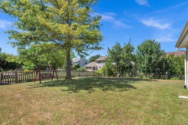 8820 W Travis LANE, Franklin, WI 53132
