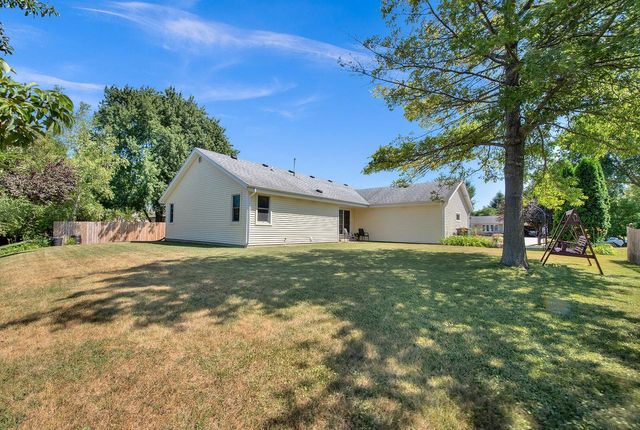 8820 W Travis LANE, Franklin, WI 53132