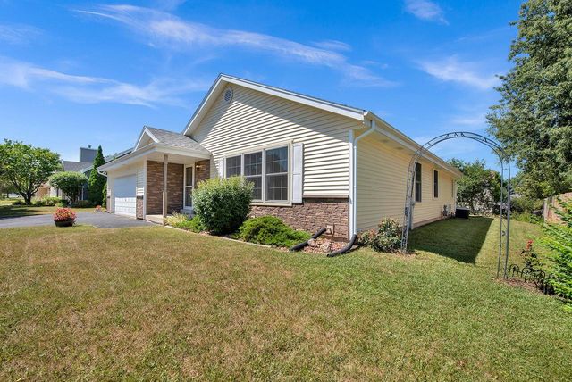8820 W Travis LANE, Franklin, WI 53132