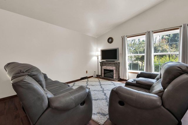 8820 W Travis LANE, Franklin, WI 53132