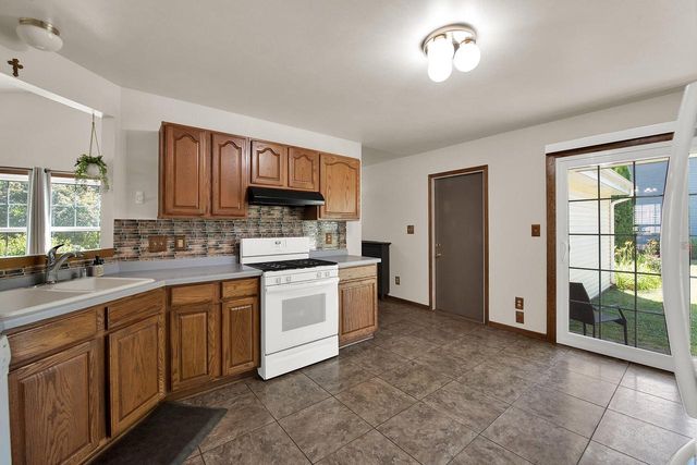 8820 W Travis LANE, Franklin, WI 53132