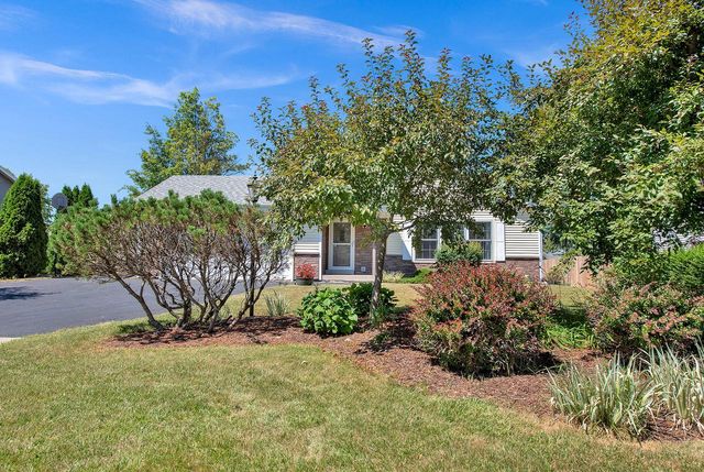 8820 W Travis LANE, Franklin, WI 53132