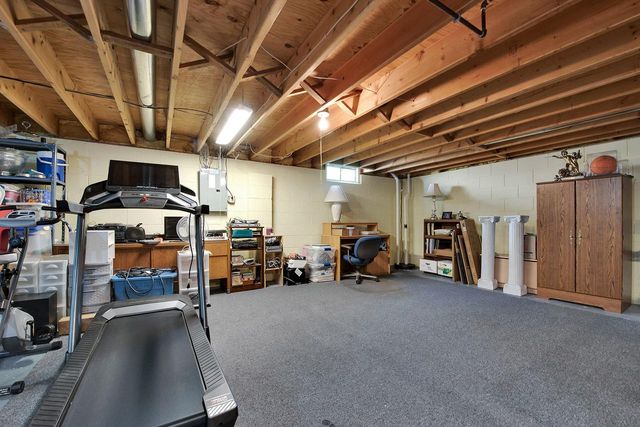 8820 W Travis LANE, Franklin, WI 53132