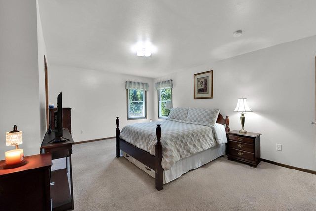 8820 W Travis LANE, Franklin, WI 53132