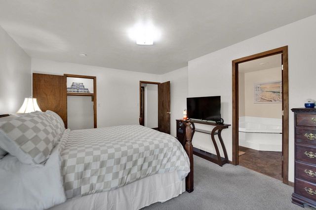 8820 W Travis LANE, Franklin, WI 53132