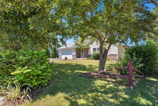 8820 W Travis LANE, Franklin, WI 53132