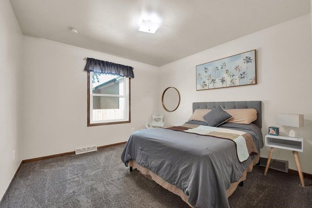 8820 W Travis LANE, Franklin, WI 53132