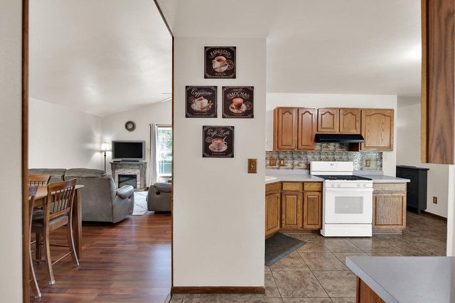 8820 W Travis LANE, Franklin, WI 53132