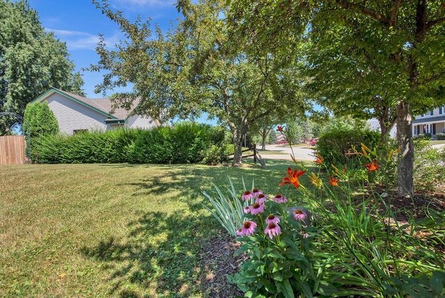 8820 W Travis LANE, Franklin, WI 53132