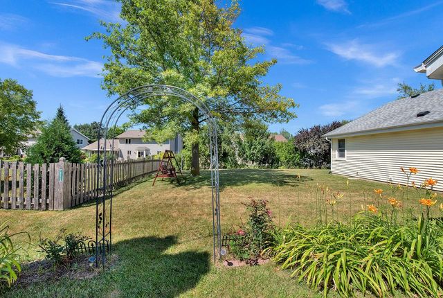 8820 W Travis LANE, Franklin, WI 53132