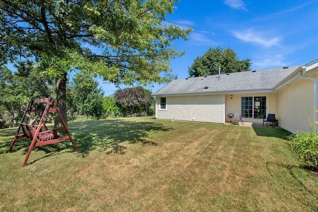 8820 W Travis LANE, Franklin, WI 53132