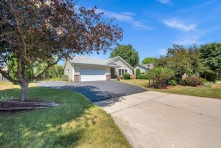 8820 W Travis LANE, Franklin, WI 53132