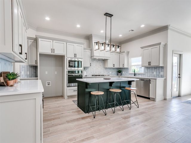 3424 Sagebrush Place, Yukon, OK 73099