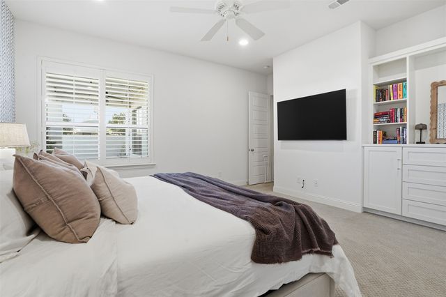 323 Sunset Lane, Fort Worth, TX 76114