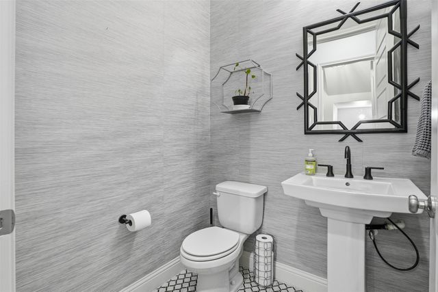 323 Sunset Lane, Fort Worth, TX 76114