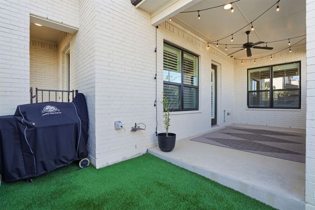 323 Sunset Lane, Fort Worth, TX 76114