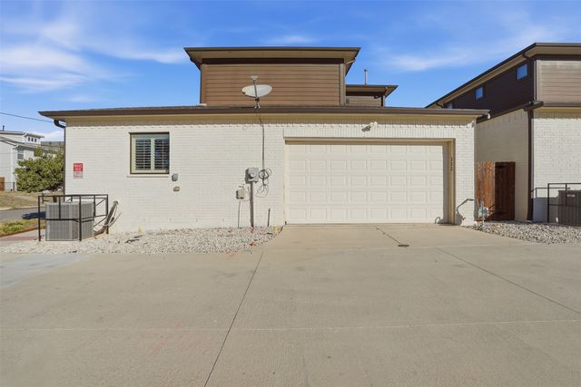 323 Sunset Lane, Fort Worth, TX 76114