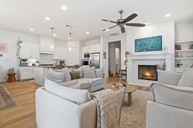 323 Sunset Lane, Fort Worth, TX 76114