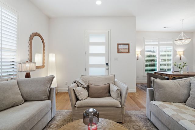 323 Sunset Lane, Fort Worth, TX 76114