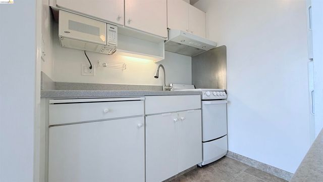 6 Captain Dr. E428, Emeryville, CA 94608